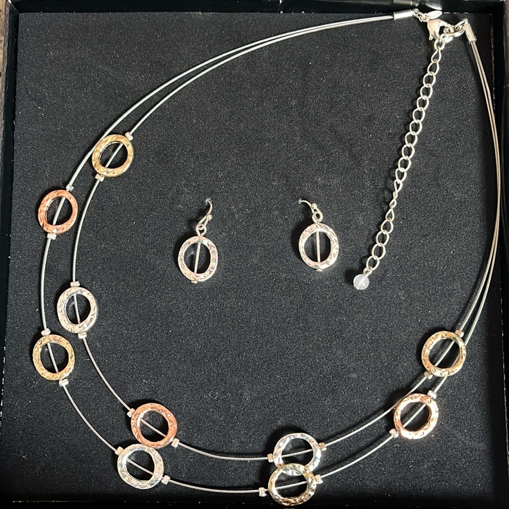 Avon Hammered Illusion Necklace and Earring Set